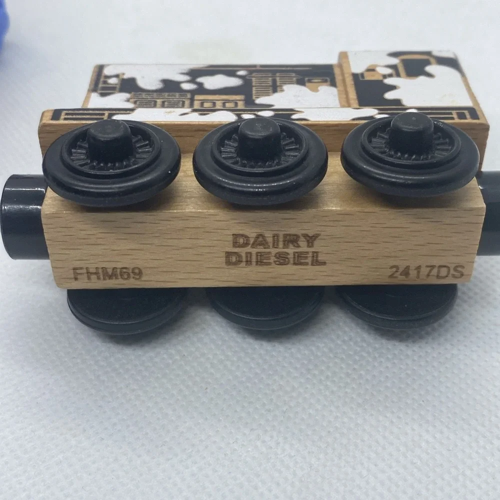 Thomas & Friends Wooden Railway Dairy Diesel And Dairy Car Train - Picture 5 of 8